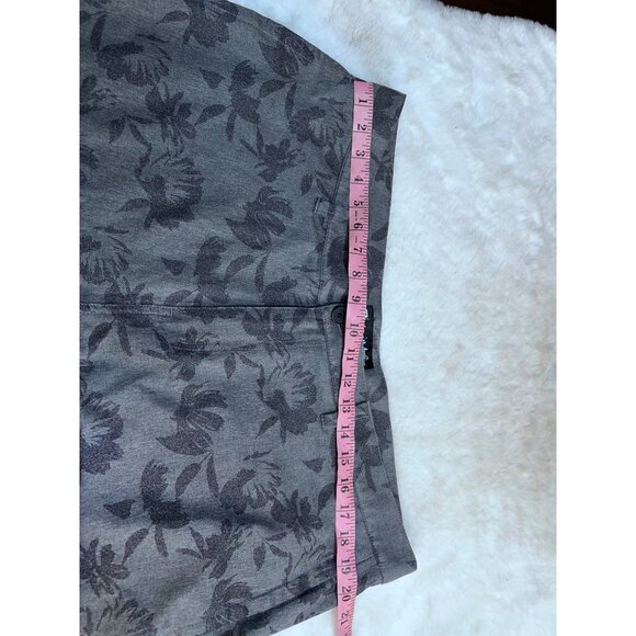 Travis Mathew heather gray hybrid leaves print Inlet golf shorts mens size 40 - Picture 4 of 5